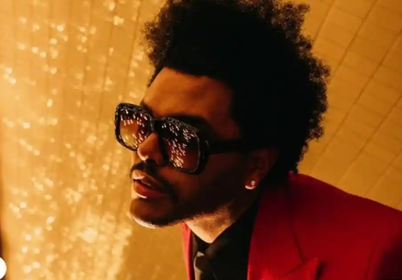 Review Makna Lagu Blinding Lights: Kerinduan di Malam Kota