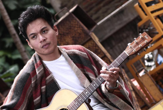 Review Makna Lagu I Don’t Care: Tak Peduli